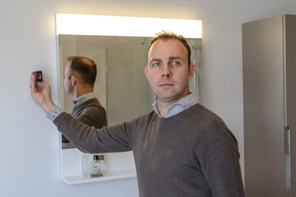 opmeten door een badkamer expert